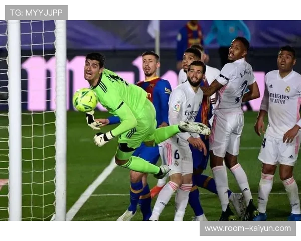 战术复古潮流争议，观赏性与实用性博弈